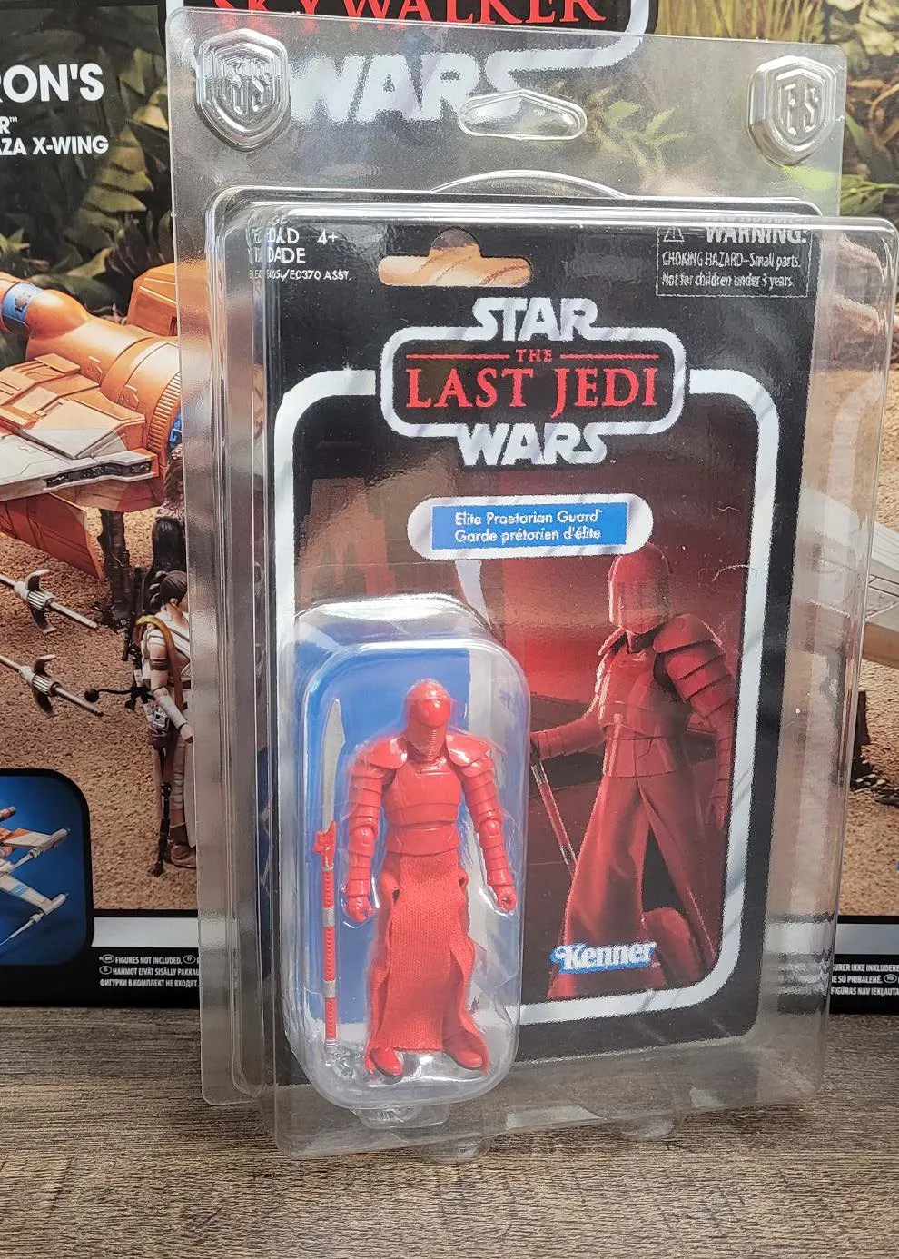 Elite Praetorian Guard [VC138] – Star Wars 3.75-inch The Vintage Collection Action Figure